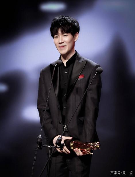 LNG Esports 正式宣布 GALA 离开了团队，成为自由球员：这次告别是祝福与期待