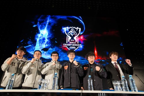Hope 回忆起龙坑的第二轮2v4：我有足够的装备可以操作，尝试之后我赢了。