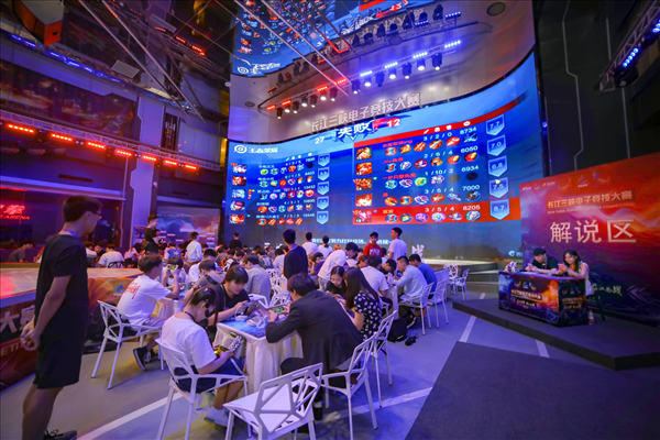 法丹阵容成形！A队三人组正式加盟Vitality